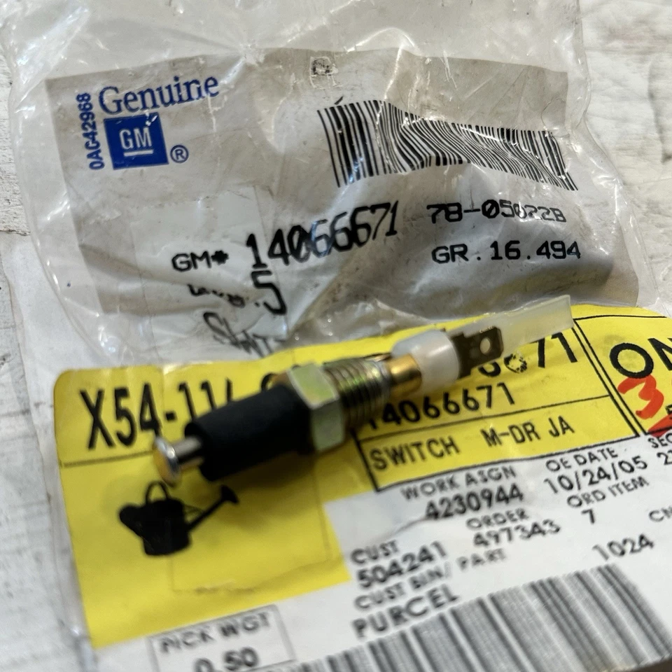 Interruptor de jamba de puerta genuino GM 14066671 OEM 1982-94 Chevy GMC Buick Pontiac Olds Foto 2 de 4