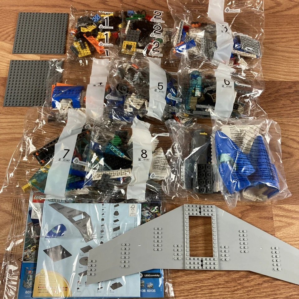 LEGO 60104 CITY Airport Passenger Terminal - Retired - New Open Imperfect Box - Image 3 of 4