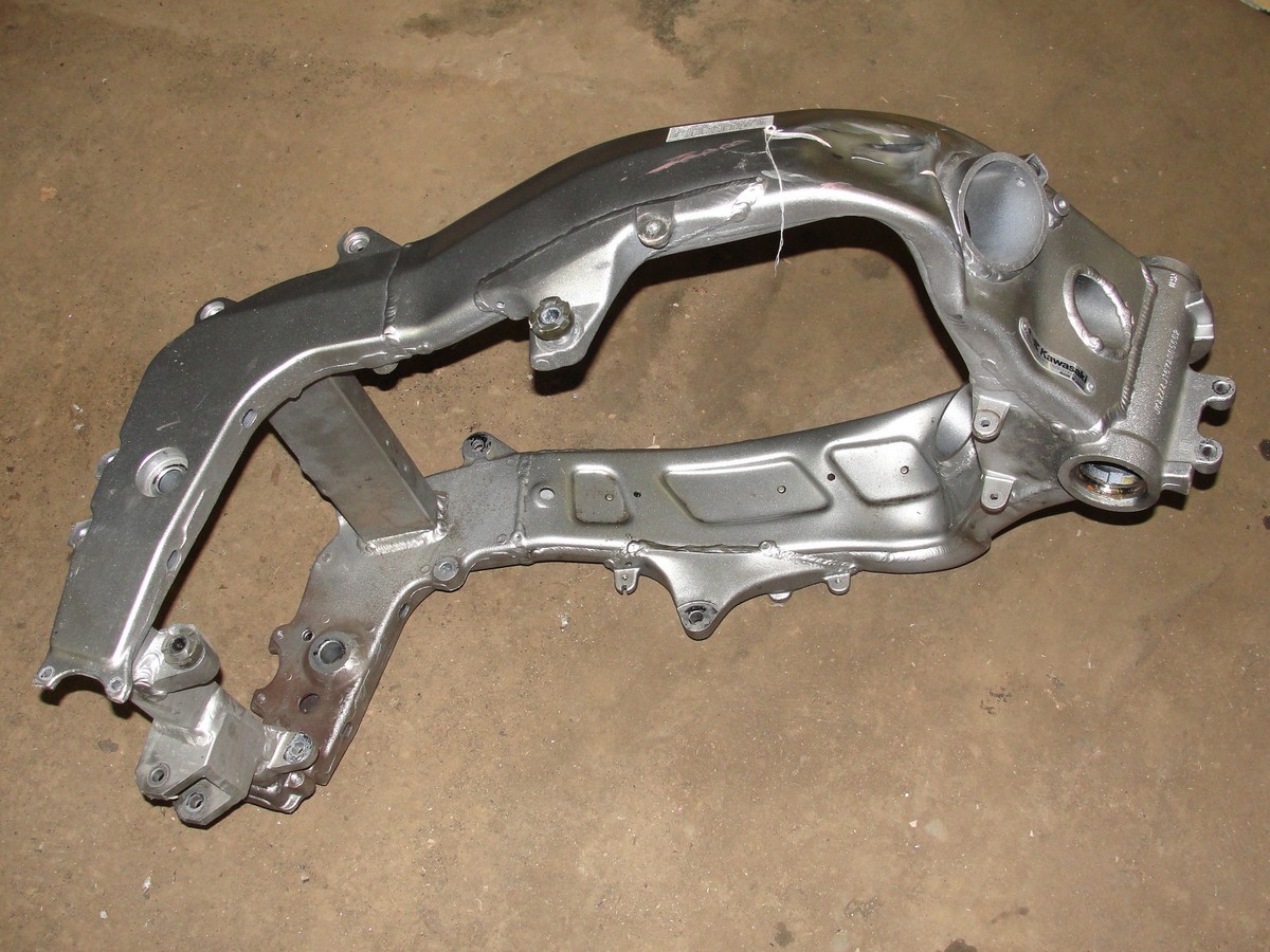 2007 KAWASAKI ZX ZZR 600 J4 MAIN CHASSIS FRAME BODY ZX600