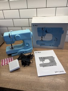 Gebrauchte funktionierende John Lewis Mini JL grün blau elektrische Nähmaschine Pedal & Power