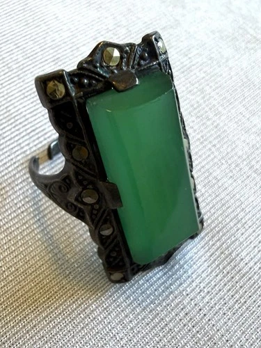 ART DECO Green Glass / Plastic RING Vintage 1930s Costume Jewelry Salvage Parts