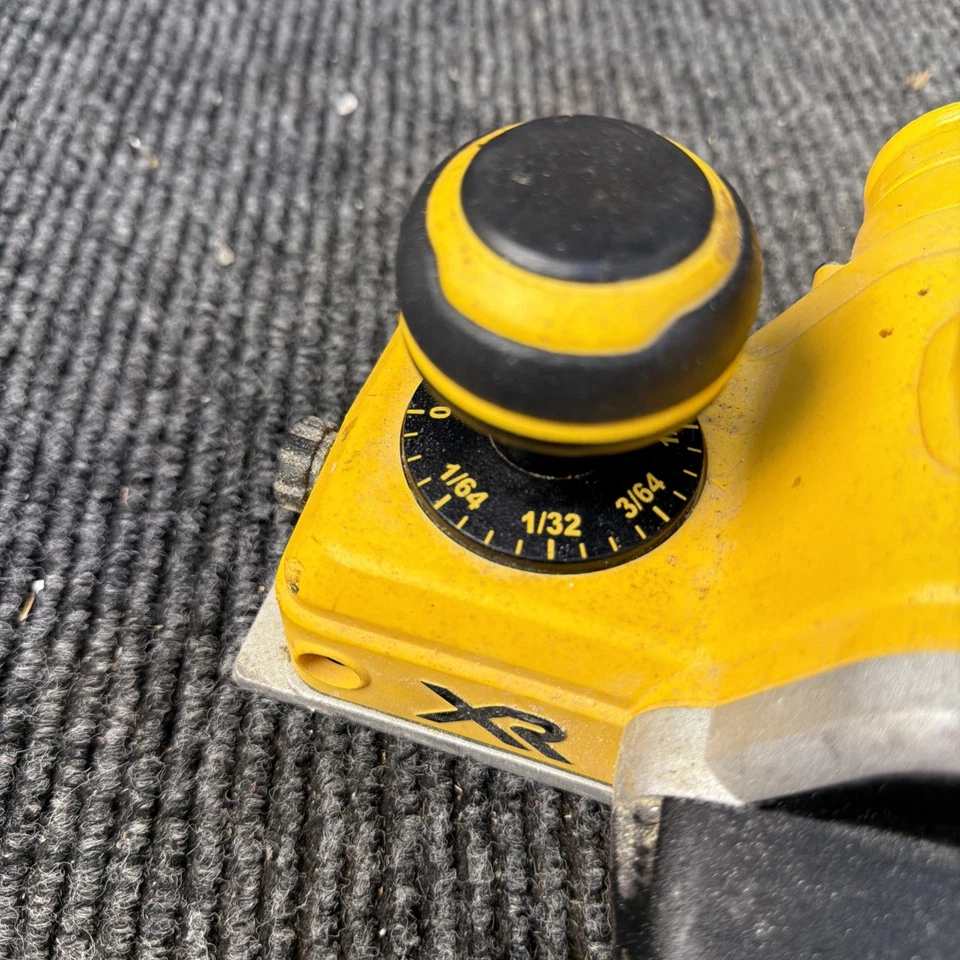 DEWALT DCP580 Cordless 20V MAX XR Planer (Tool Only)   - Image 2 of 4