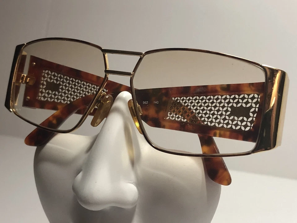 Gafas de sol vintage VALENTINO V610 CAREY DORADO hechas en Italia años 90 Foto 3 de 4