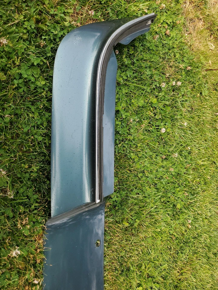 93 94 95 96 Cadillac Fleetwood Brougham parachoques delantero relleno plástico 1995 1996 Foto 3 de 4