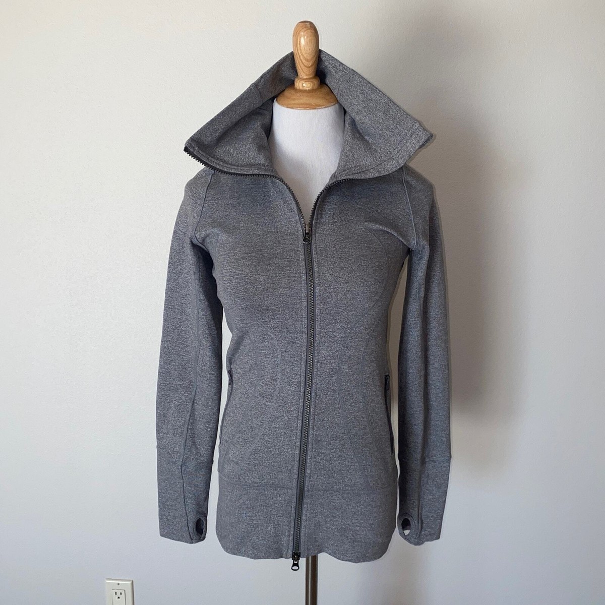 希少✨ルルレモン lululemon フード付In Stride Jacket 希少✨ルルレモン lululemon フード付In Stride Jacket