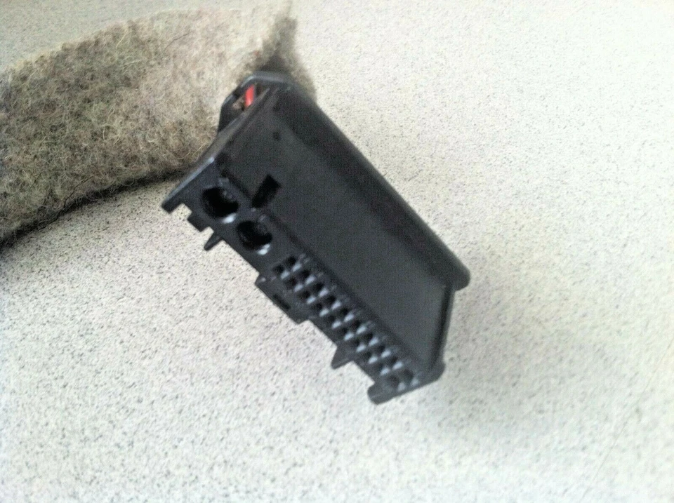 2004-2008 BMW 750i 750Li E65 E66 ~ Plugue de painel de instrumentos ~ Peça OEM - Imagem 2 de 3