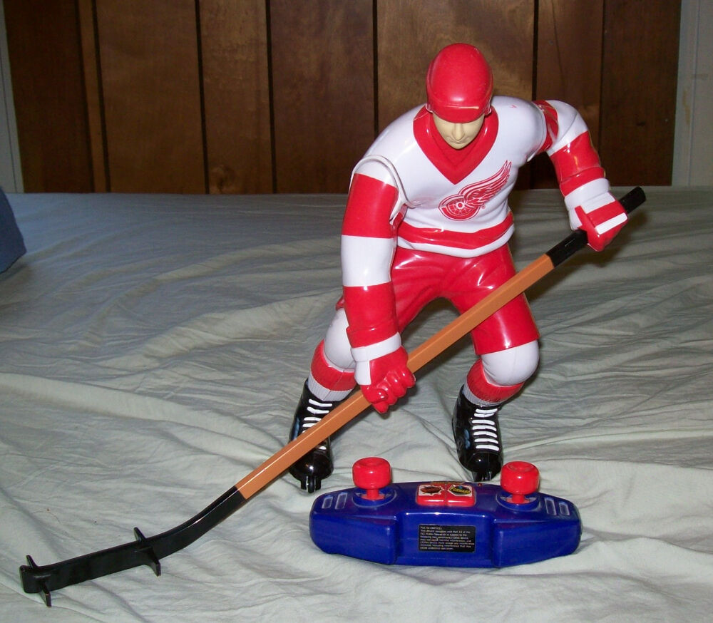 Wow Wee Totally Extreme Hockey Radio Controlled Hockey Player- 27Mhz