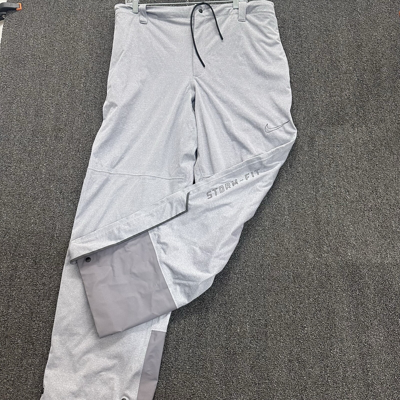Nike Mens XL Gray Storm Fit Waterproof Windbreaker Golf Pants with Ankle Zip
