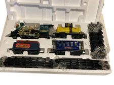 Eastern Express Train Set Battery Operated Locomotive with 3 Cars & 16 Track pc.