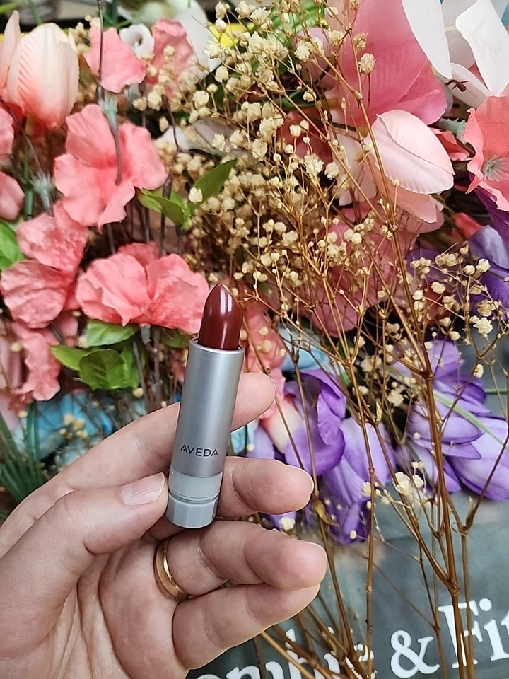 Lápiz labial suavizante color labios Aveda Nourish-Mint ~elige color~ Nuevo en caja tamaño completo 0,12 oz Foto 3 de 4