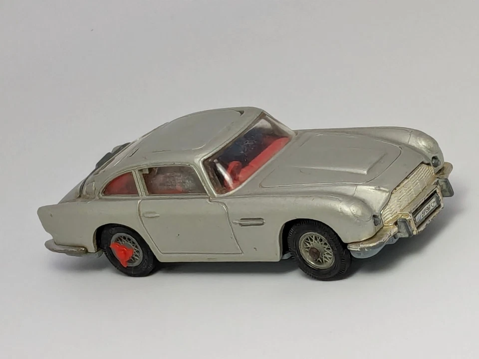 Vintage Corgi Toys James Bond Aston Martin DB5 #270 & Figures - Image 2 of 4
