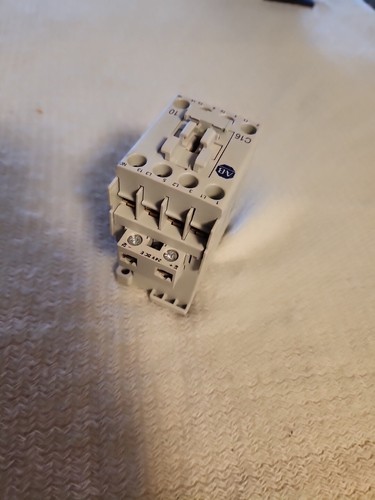 Allen-Bradley 100-C16EJ10 Contactor, 24v DC Coil - Picture 8 of 9