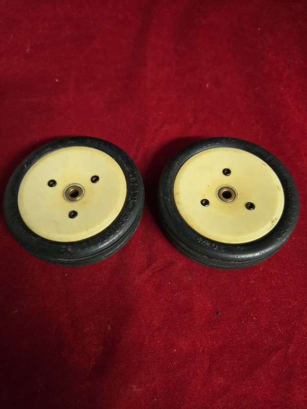 Original Vintage Team Associated RC10 Front Wheels  And Tires Used But Very Nice