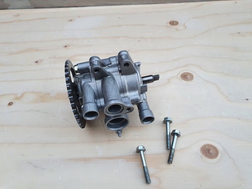 Honda CBR 1000 F SC24 1993-1999 Oil Pump Assembly - Picture 5 of 12