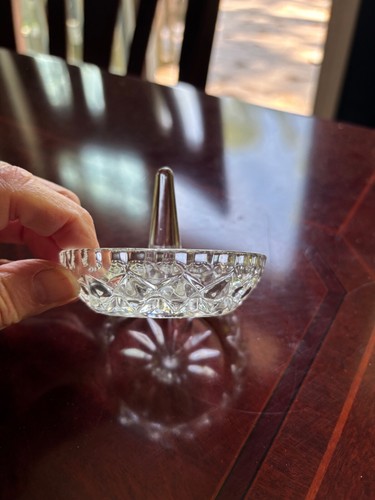 VINTAGE CLEAR PRESSED GLASS ROUND RING HOLDER - Picture 3 of 4