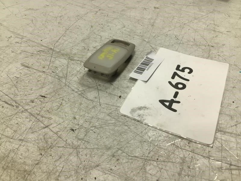 Nissan Altima 2012 techo trasero izquierdo lado del conductor luz cortesía lámpara carcasa OEM+ Foto 2 de 4