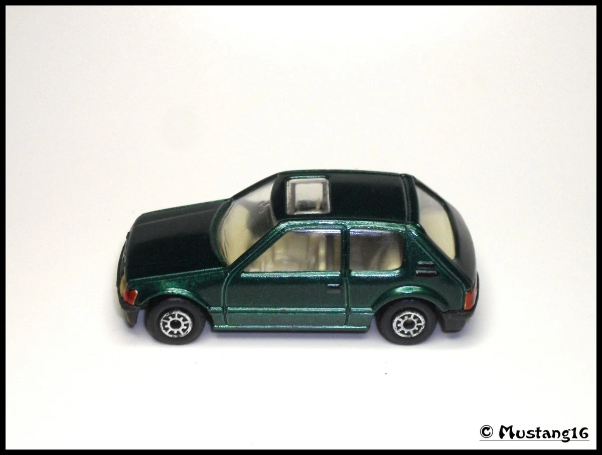 Miniature Voiture 205 Peugeot De Collection – En Verre (Occasion)