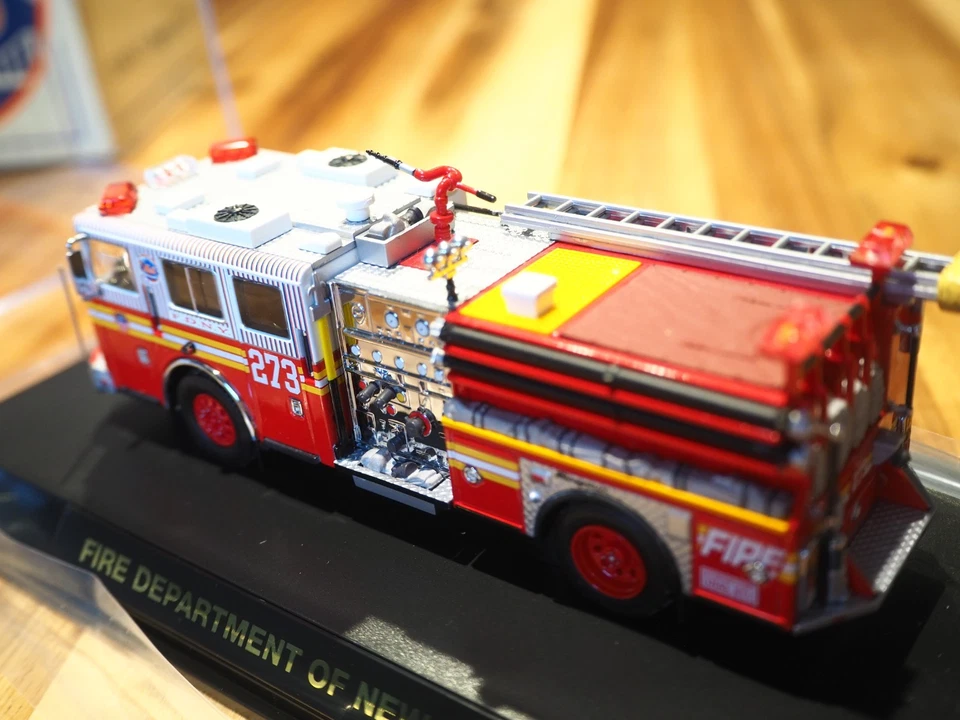 Code 3 FDNY 1:64 Limited Edt. Seagrave Pumper E 273 New York Mets !! - Bild 4 von 4
