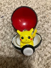 VINTAGE 1999 Basic Fun Pokemon Pokeball Keychain #25 Pikachu NICE!!