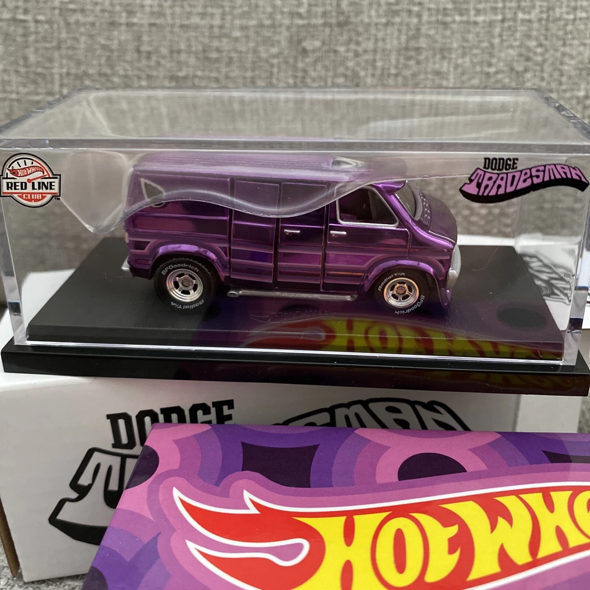 Hot Wheels 70s Dodge Tradesman Van RLC Exclusive - WOW!
