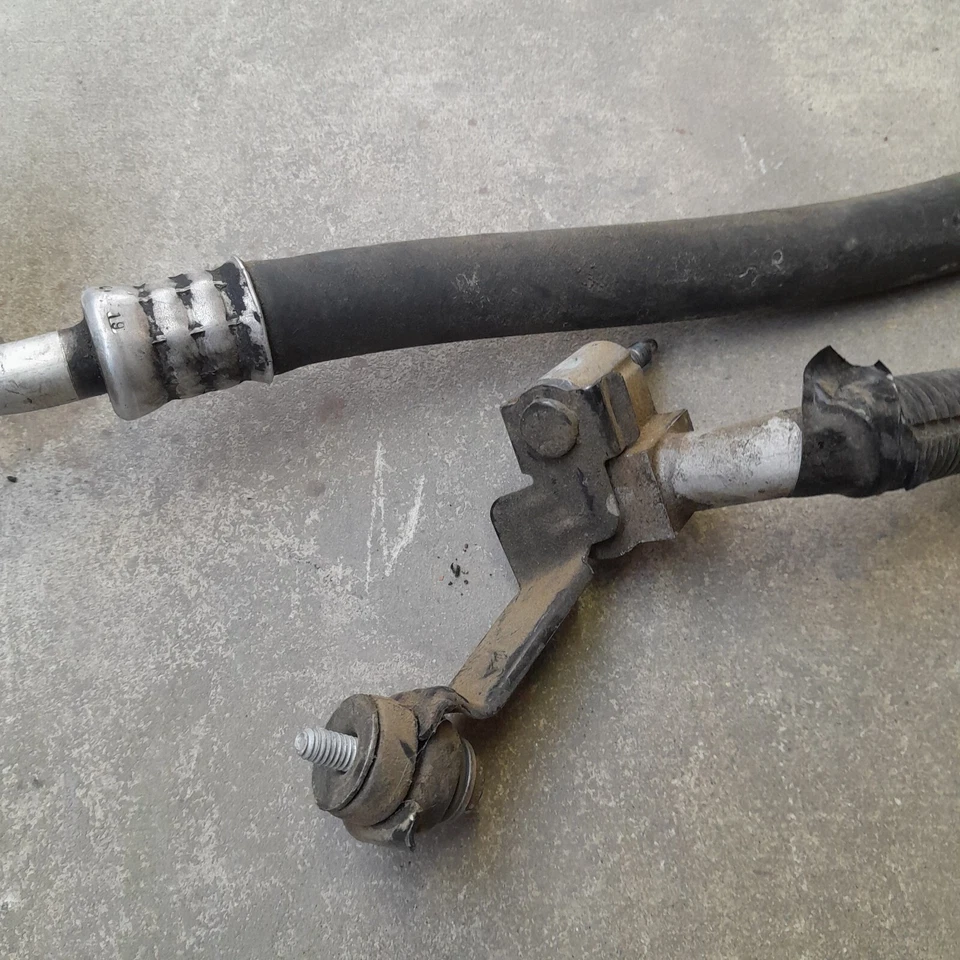 Líneas de compresor de aire acondicionado Lexus IS300 2001 succión de refrigerante OEM 01-05 Foto 3 de 4