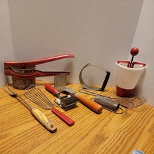 Vtg 9 Pc Mixed Kitchen Utensils working Condition   