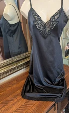 VINTAGE VANITY FAIR  BLACK LACY ALL NYLON FULL SLIP LINGERIE SIZE 38"