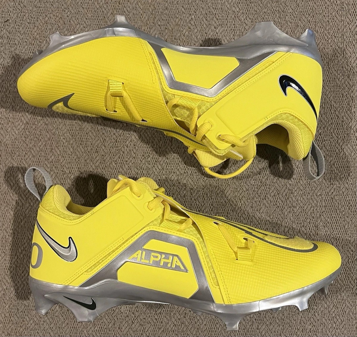 Nike Alpha Menace 3 Oregon Ducks PE Football Cleats Mens  display picture 1