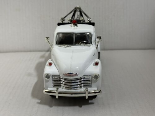 JADA SHOWROOM 1953 CHEVY WRECKER TOW TRUCK WHITE 1:24 DIECAST MODEL NEW NO BOX - Picture 2 of 12