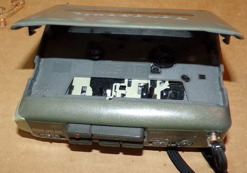 2 LETTORI CASSETTE VINTAGE PANASONIC RQ-A200 & WMSS SHOCKWAVE - RICAMBI/RIPARAZIONE - Foto 11 di 17
