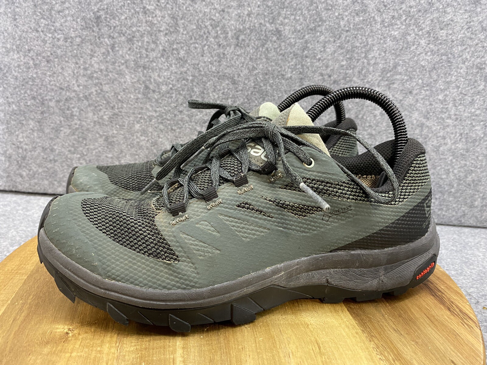 Scarpe da trekking Salomon Outline basse Gore Tex verde tenue da uomo US 7 5
