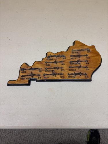Vintage 11 Types Barbed Wire Wall Display Rustic Wood Art Kentucky Amos Crouch