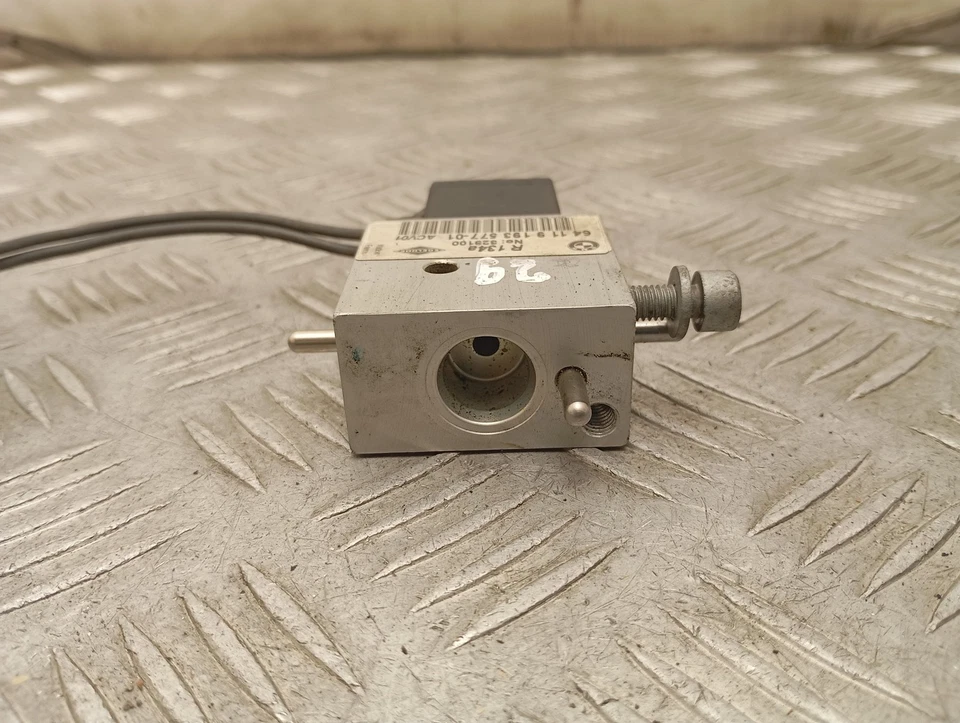 BMW X6 E71 E72 AIR Conditioning Expansion Tank 9193577  - Image 3 of 4