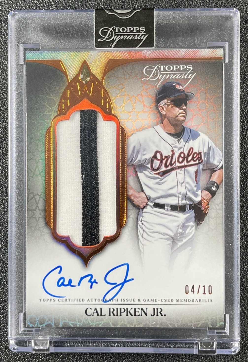 CAL RIPKEN JR. 2025 TOPPS DYNASTY #DAPB-CR1 GAME-USED PATCH AUTO 4/10 ORIOLES view 1