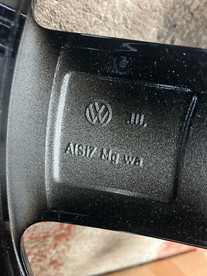 Volkswagen Golf & Golf GTI 2016-2018 OEM 19" Wheel 70017 5G0601025AH - Image 4 of 4