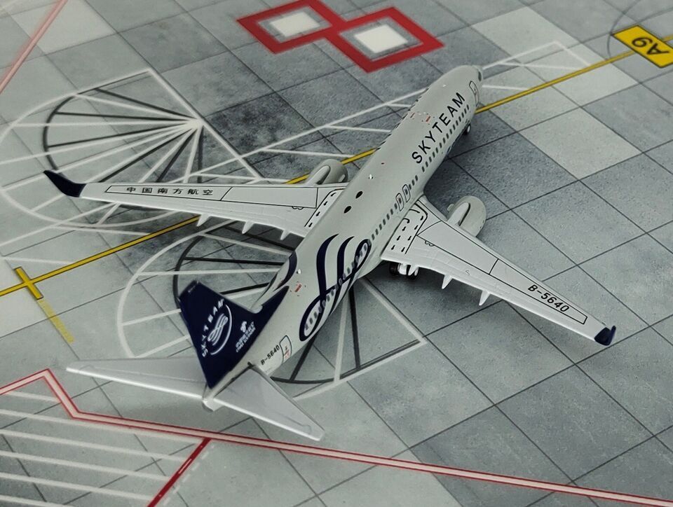 1:400 Panda CHINA SOUTHERN SKYTEAM BOEING 737-800 Passenger 1:400 Panda CHINA SOUTHERN SKYTEAM BOEING 737-800 Passenger