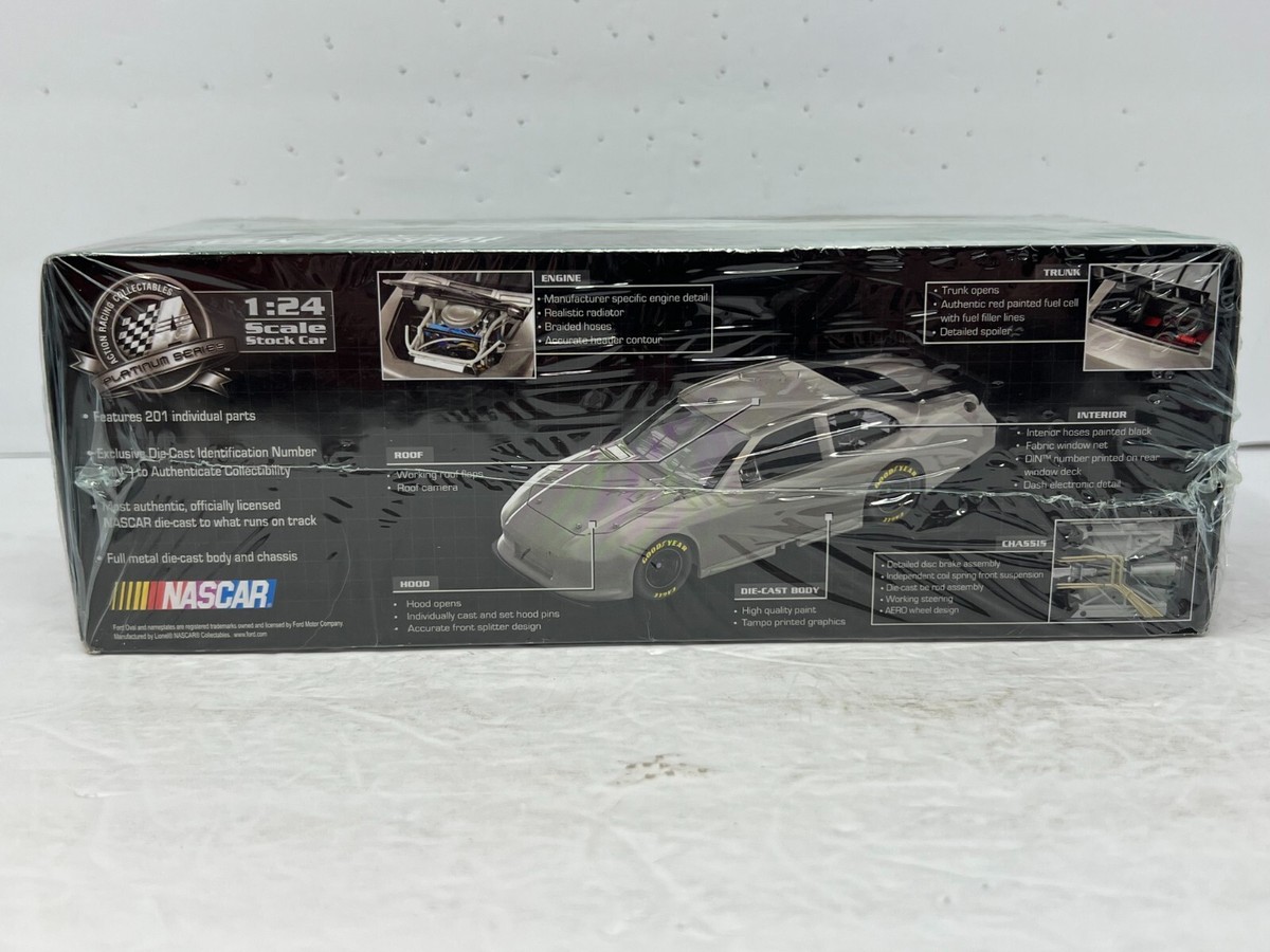 Lionel Racing Nascar #99 Carl Edwards Ortho 2011 Ford Fusion 1:24