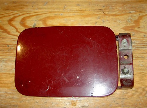 Mercedes  W124 Kombi T-Modell Tankklappe weinrot 1. Serie 1986