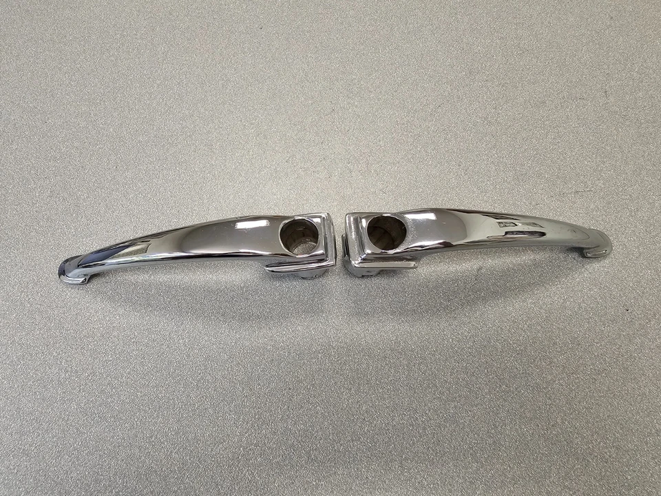 MUY BONITO PAR DE MANIJAS DE PUERTA CROMADAS EXTERIORES ORIGINALES USADAS ORIGINALES PORSCHE 356 356A 1950-57 Foto 2 de 4