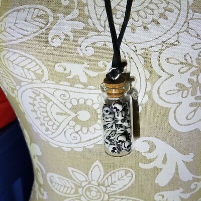 Skulls Necklace Steampunk Gothic  Vial de Calaveras
