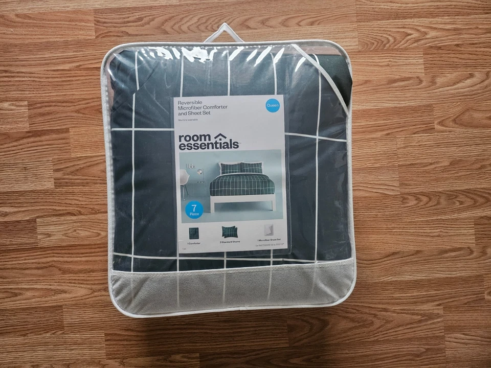 Room Essentials Reversible Comforter & Sheet Set Dark Green 7 Pieces Queen New - Image 2 of 4