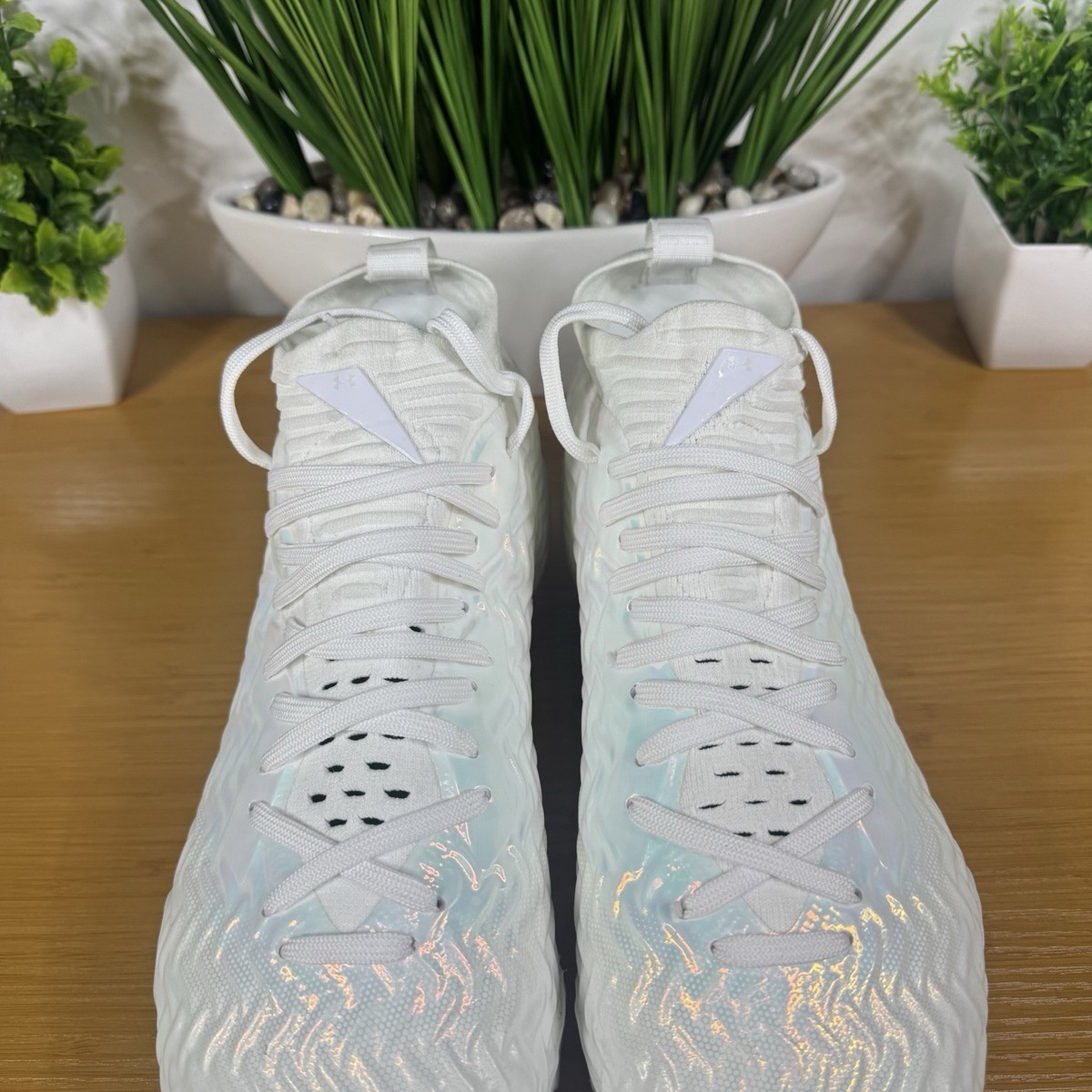 Under Armour Spotlight Pro Football Cleats Mens 10 White Iridescent 3028200-100 Under Armour Spotlight Pro NBY White Iridescent Football  main image 3