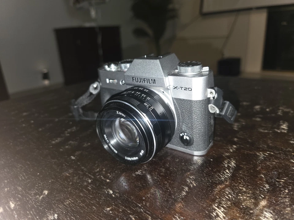 Cámara sin espejo Fujifilm X-T20 + lente de 50 mm f/2 con cargador, + SD 4 GB Foto 4 de 4