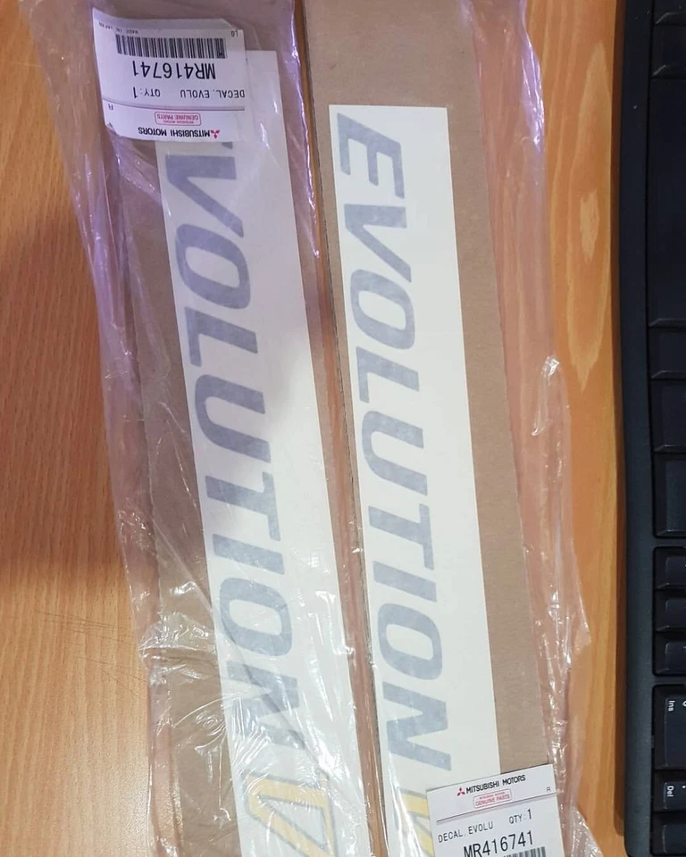 Juego de calcomanías para puerta lateral MITSUBISHI EVO5 CP9A genuino "EVOLUTION V" plateado amarillo OEM Foto 2 de 2