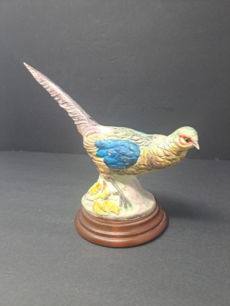 vtg made in Italy pleasant bird figurine made of soft plastic