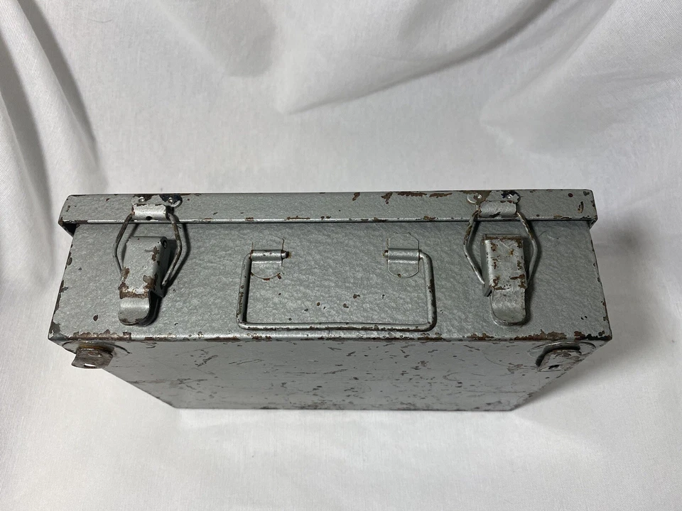 Vintage First Aid Box A.E. Hampering Co. - Image 3 of 4