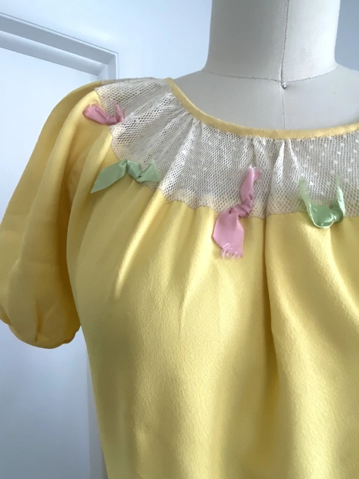 Maxi Vestido Peekaboo Vintage Años 30 Amarillo Lazos Malla Largo Para Mujer Años 30 Años 40 Años 40 Foto 4 de 4