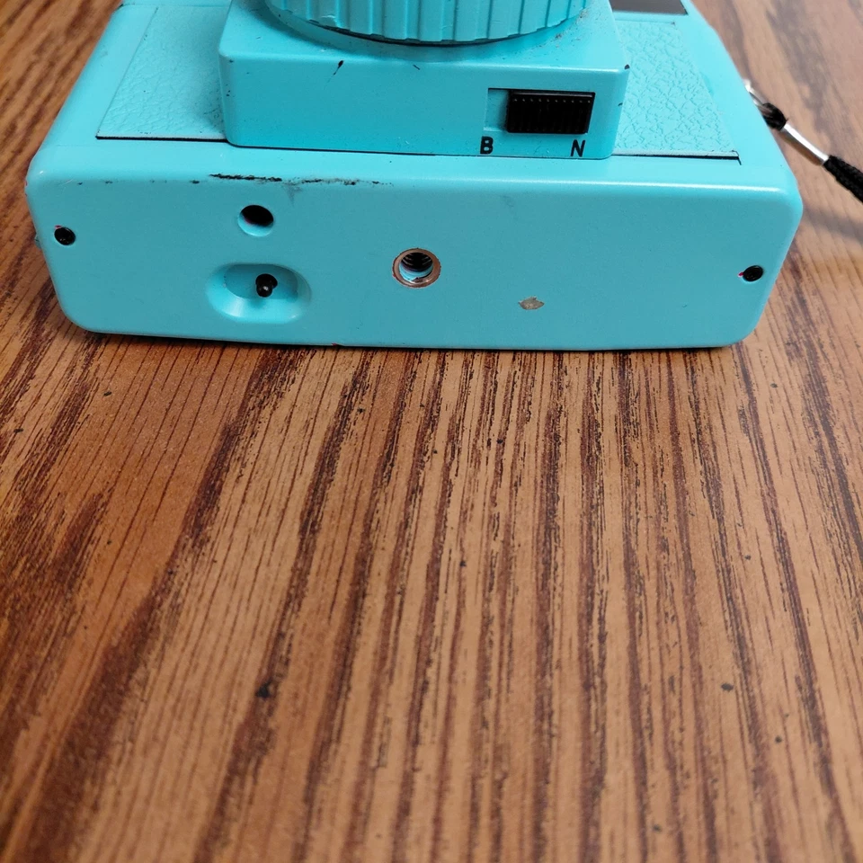 Holga 135 Film Camera 35mm Teal Blue Green Point & Shoot Untested, Sold As Is - Image 3 of 4