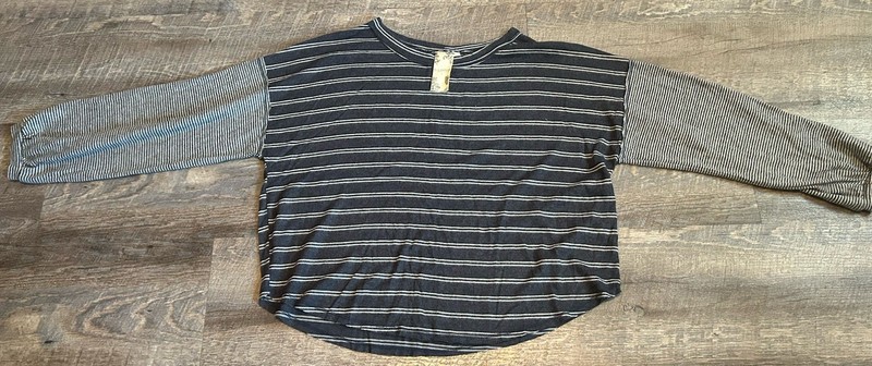 Blu-Pepper Gray Striped Longsleeve Top NWOT Large