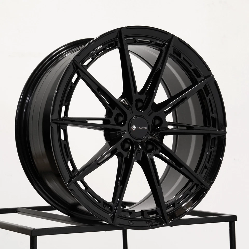 Ruedas negras 18x8 Vor LT84 5x114,3 35 (juego de 4) 73,1 Foto 2 de 4